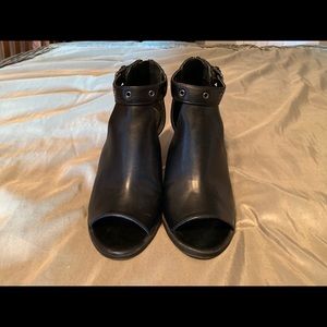 Vera Wang Black Shoes